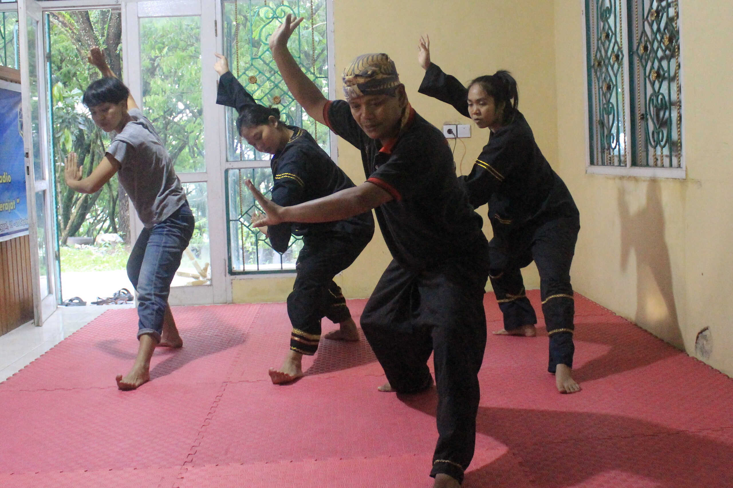 Garak dan Garik di Limbago Budi
