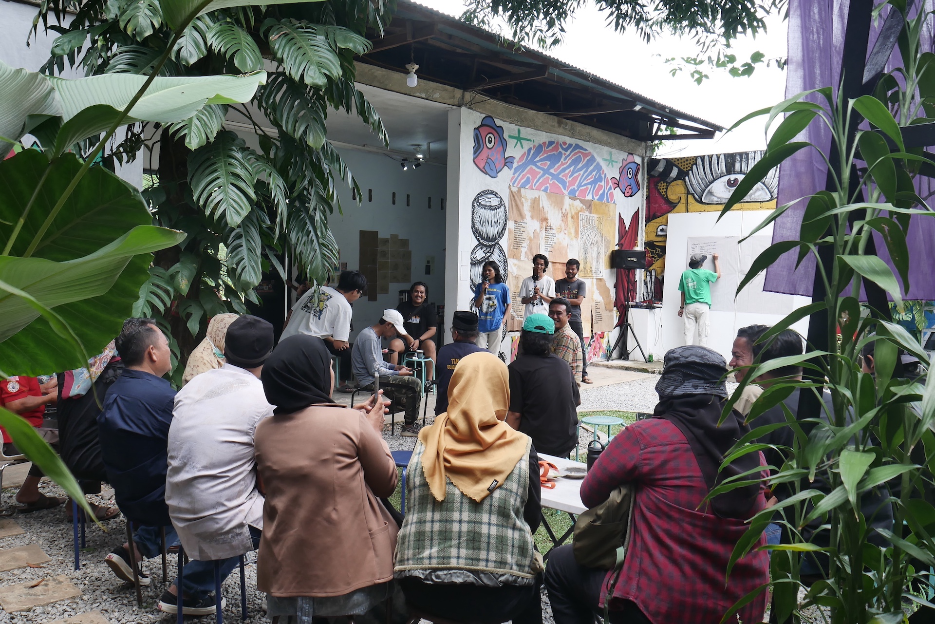 Tumbuh di Tanah yang Sama